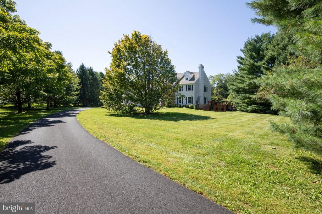 13 CRESTWOOD CIR, NEW HOPE, PA 18938 — photo 2