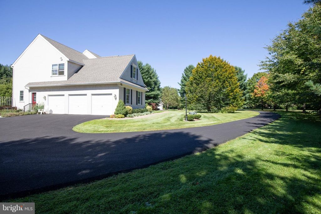 13 CRESTWOOD CIR, NEW HOPE, PA 18938 — photo 4