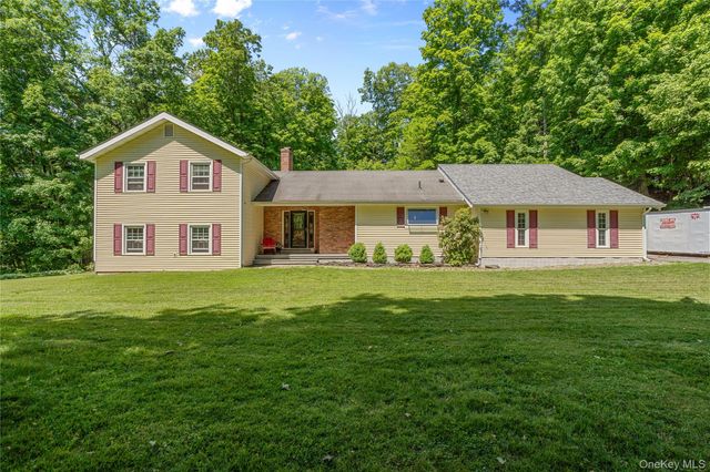 21 Straub Drive, Pleasant Valley, NY 12569