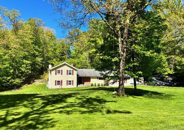 21 Straub Drive, Pleasant Valley, NY 12569