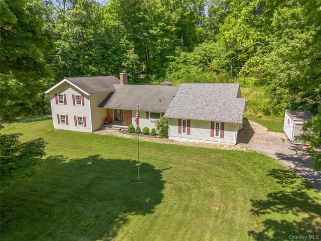 21 Straub Drive, Pleasant Valley, NY 12569