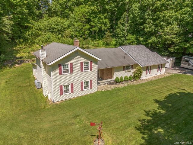 21 Straub Drive, Pleasant Valley, NY 12569