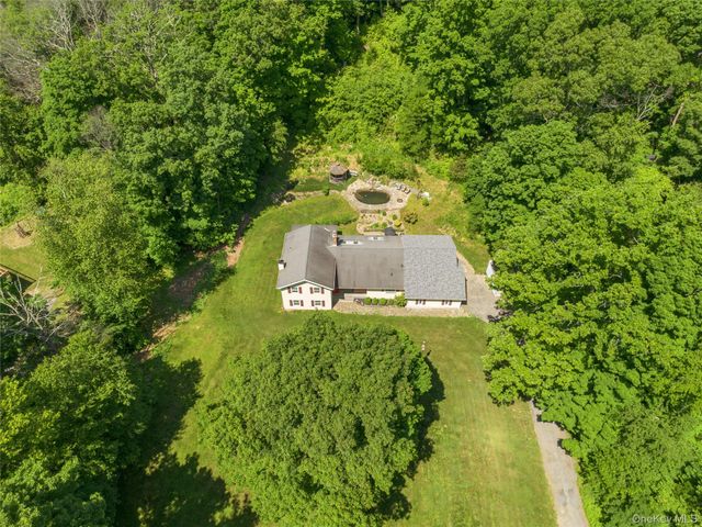 21 Straub Drive, Pleasant Valley, NY 12569