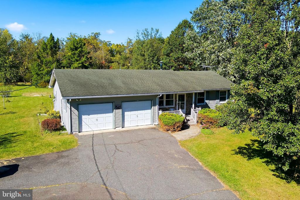 32 ARNEYTWN HORNERSTWN RD, CREAM RIDGE, NJ 08514 — exterior
