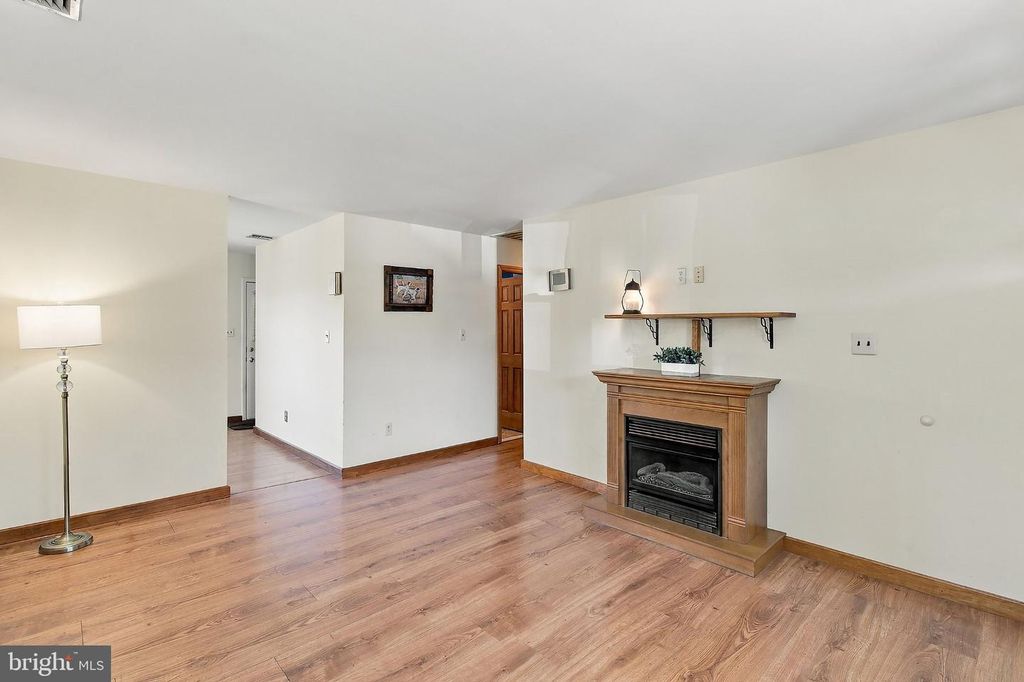 32 ARNEYTWN HORNERSTWN RD, CREAM RIDGE, NJ 08514 — photo 5