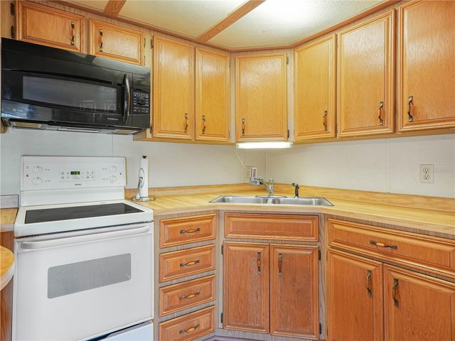 27 SADDLEBAG TRAIL S, Lake Wales, FL 33898