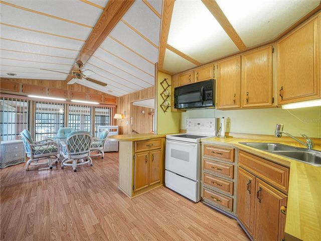 27 SADDLEBAG TRAIL S, Lake Wales, FL 33898