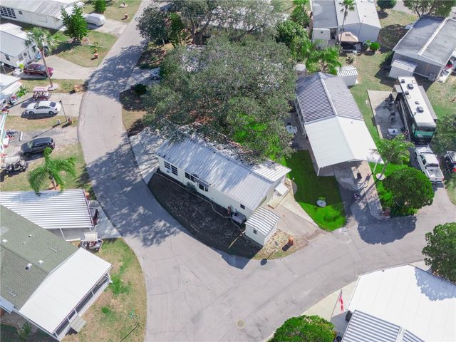 27 SADDLEBAG TRAIL S, Lake Wales, FL 33898