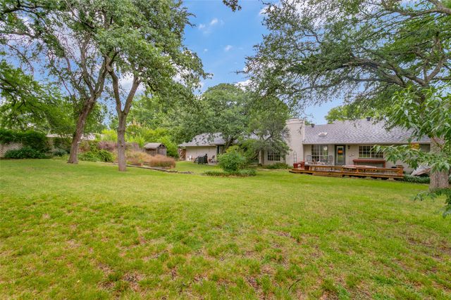 233 Lakeland Drive, Highland Village, TX 75077