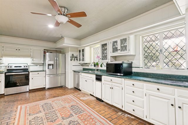 233 Lakeland Drive, Highland Village, TX 75077