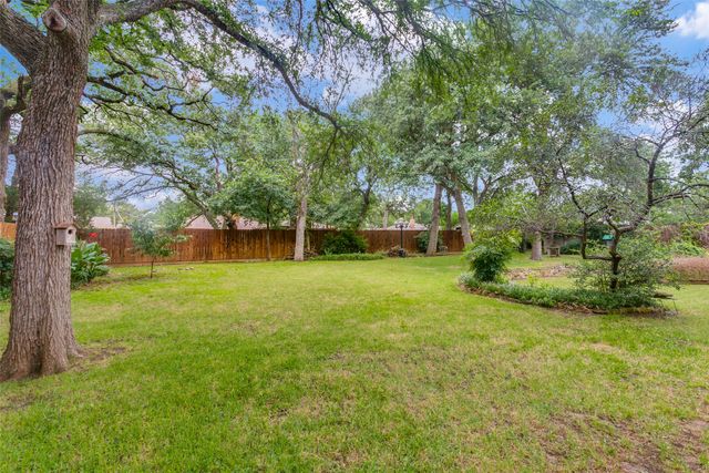 233 Lakeland Drive, Highland Village, TX 75077