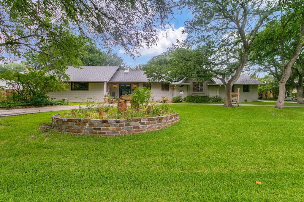 233 Lakeland Drive, Highland Village, TX 75077