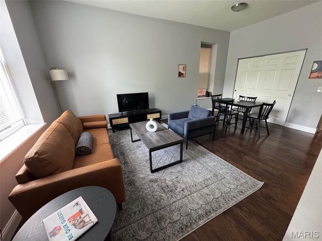 3824 Folsom Avenue, St Louis, MO 63110