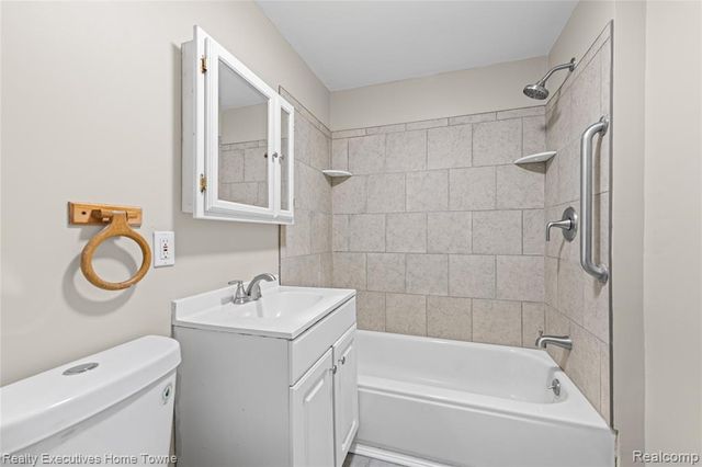 16258 Evergreen Avenue, Eastpointe, MI 48021