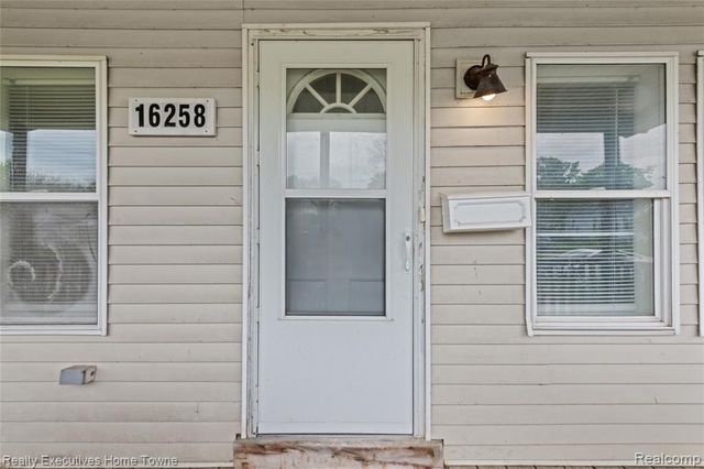 16258 Evergreen Avenue, Eastpointe, MI 48021