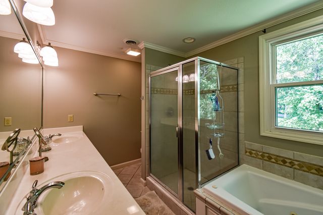 2403 Hidden Lake Cir, Columbia, TN 38401