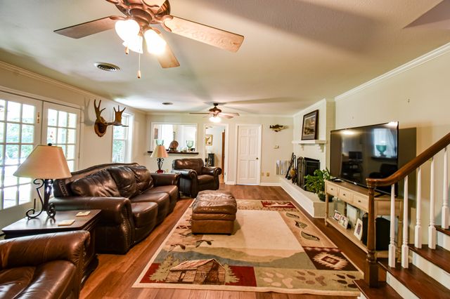 2403 Hidden Lake Cir, Columbia, TN 38401