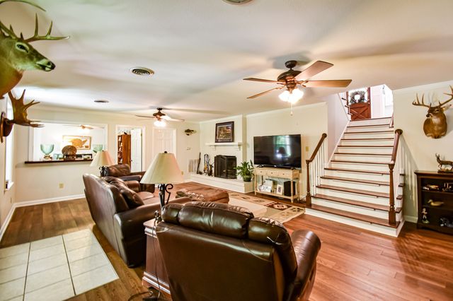 2403 Hidden Lake Cir, Columbia, TN 38401