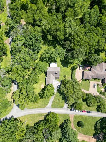 2403 Hidden Lake Cir, Columbia, TN 38401