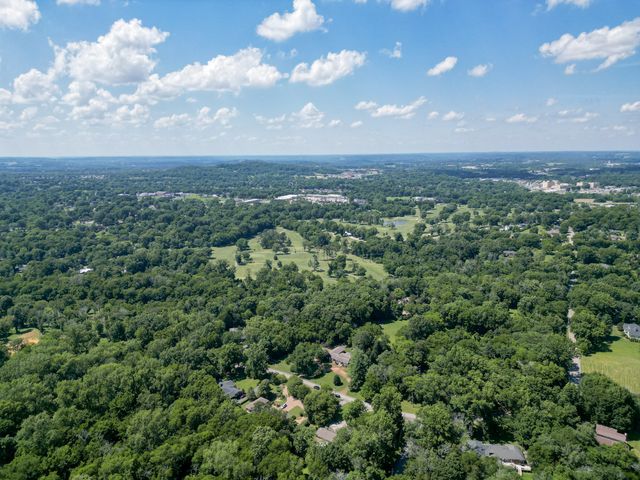 2403 Hidden Lake Cir, Columbia, TN 38401