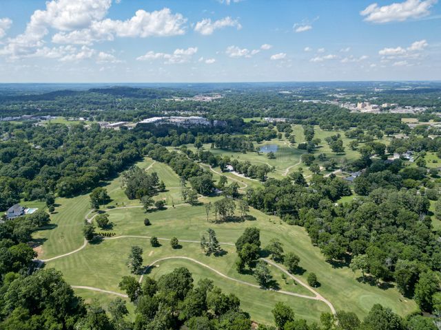 2403 Hidden Lake Cir, Columbia, TN 38401