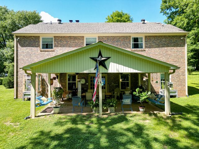 2403 Hidden Lake Cir, Columbia, TN 38401