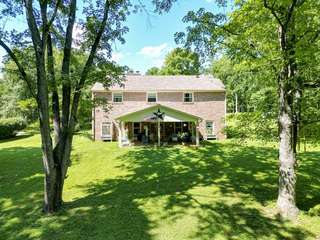 2403 Hidden Lake Cir, Columbia, TN 38401