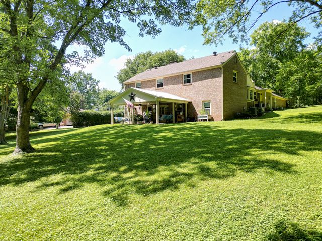2403 Hidden Lake Cir, Columbia, TN 38401