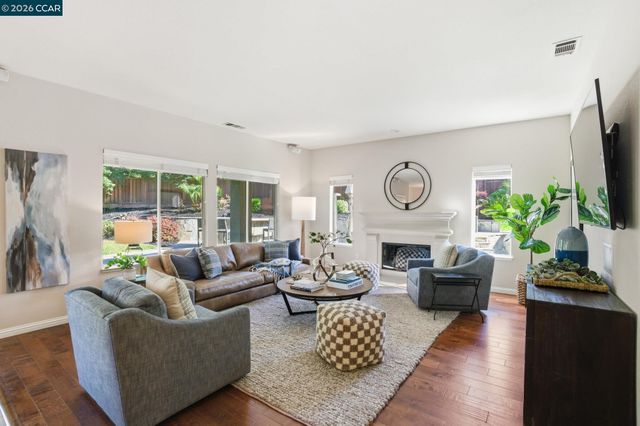 24 Blackwood Ct, Walnut Creek, CA 94596