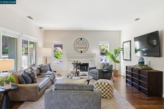 24 Blackwood Ct, Walnut Creek, CA 94596