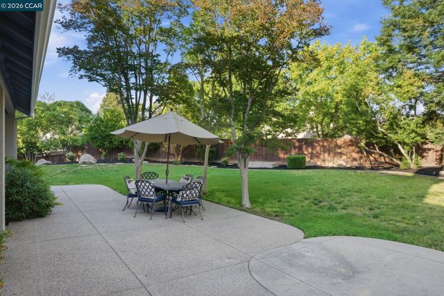 24 Blackwood Ct, Walnut Creek, CA 94596