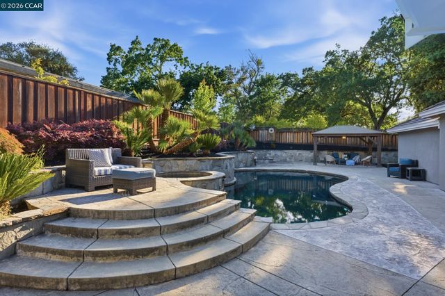 24 Blackwood Ct, Walnut Creek, CA 94596