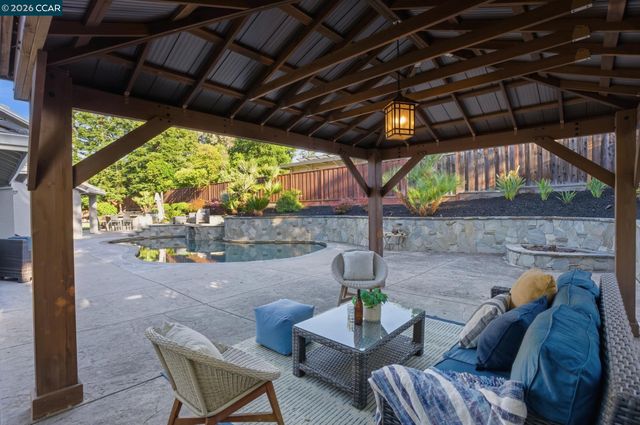 24 Blackwood Ct, Walnut Creek, CA 94596