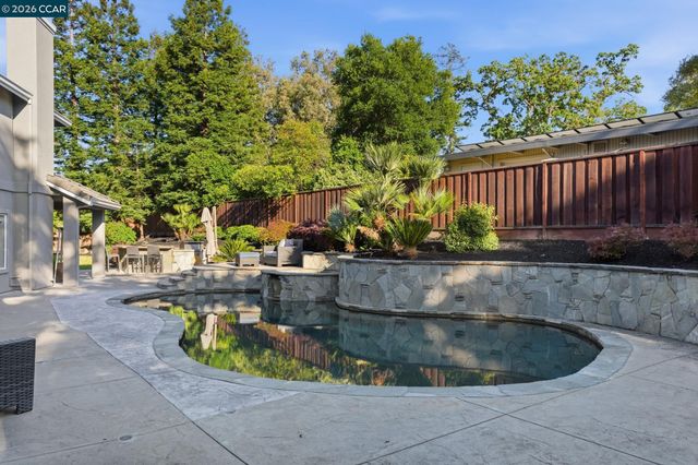 24 Blackwood Ct, Walnut Creek, CA 94596