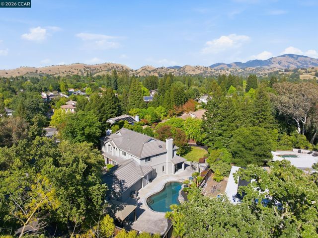 24 Blackwood Ct, Walnut Creek, CA 94596