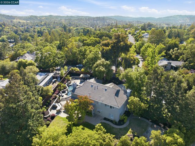 24 Blackwood Ct, Walnut Creek, CA 94596