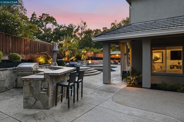 24 Blackwood Ct, Walnut Creek, CA 94596