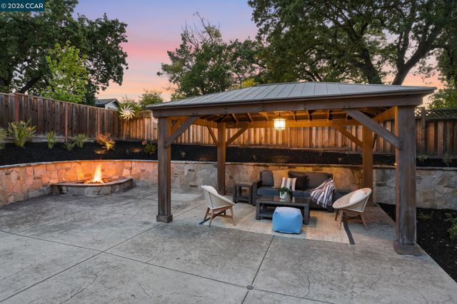 24 Blackwood Ct, Walnut Creek, CA 94596