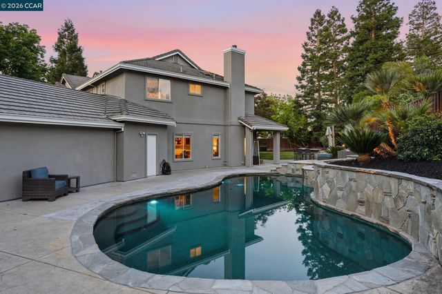 24 Blackwood Ct, Walnut Creek, CA 94596
