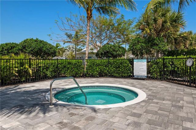 8897 Redonda DR, Naples, FL 34114