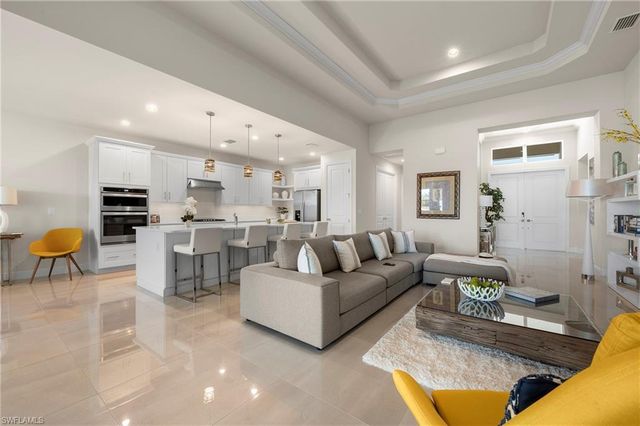 8897 Redonda DR, Naples, FL 34114