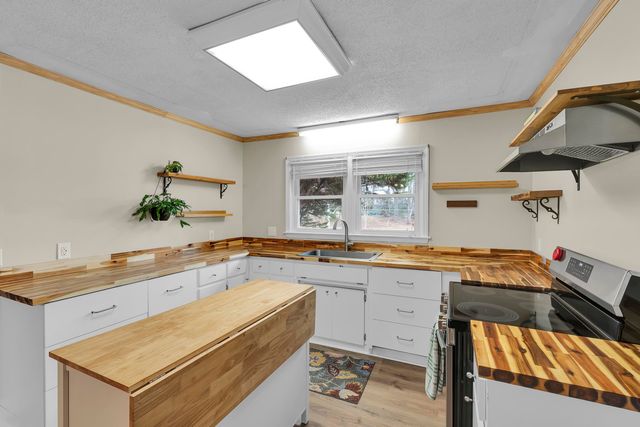 2551 Compton Bridge Road, Inman, SC 29349