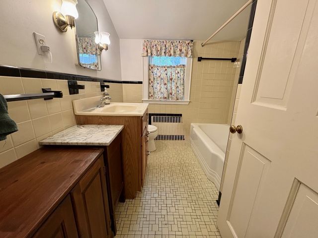 4 Home Meadows Ln, Hingham, MA 02043