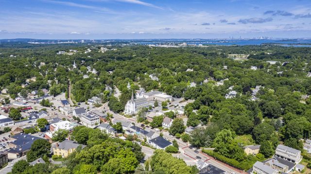 4 Home Meadows Ln, Hingham, MA 02043