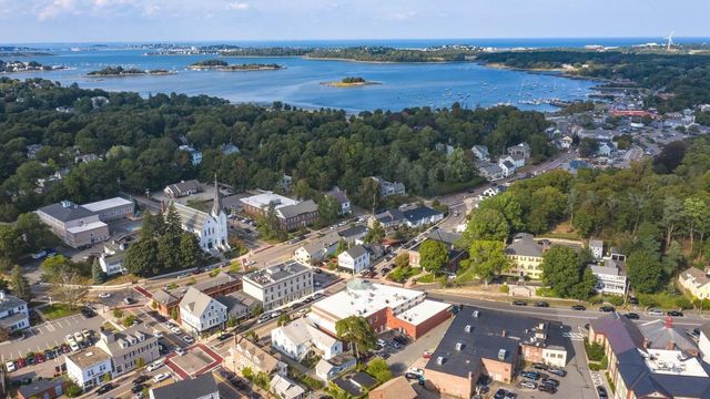 4 Home Meadows Ln, Hingham, MA 02043