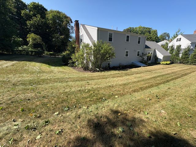 4 Home Meadows Ln, Hingham, MA 02043