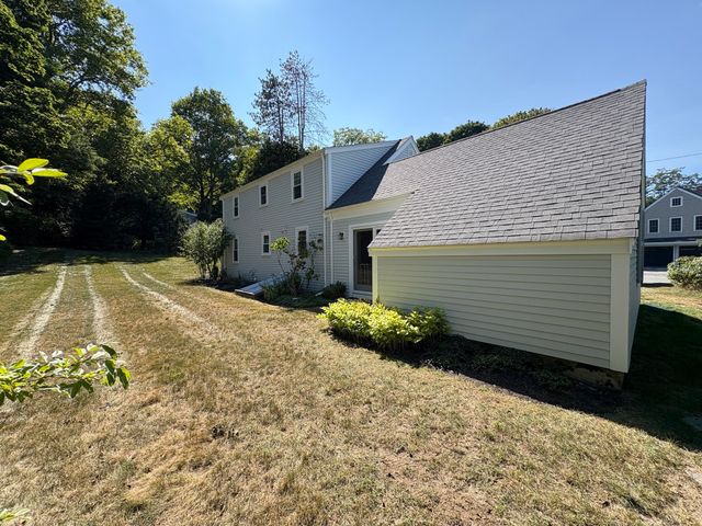 4 Home Meadows Ln, Hingham, MA 02043