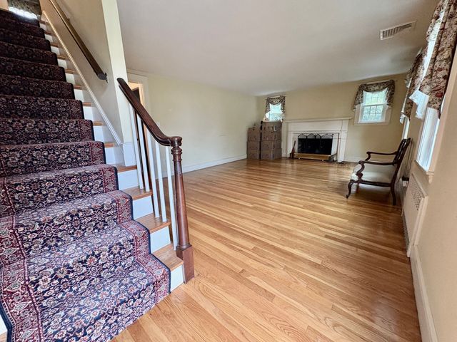 4 Home Meadows Ln, Hingham, MA 02043