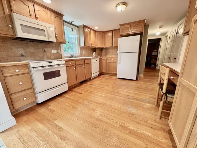 4 Home Meadows Ln, Hingham, MA 02043