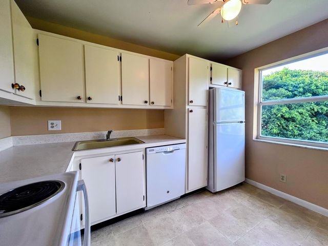 21 Colonial Club Drive 202, Boynton Beach, FL 33435
